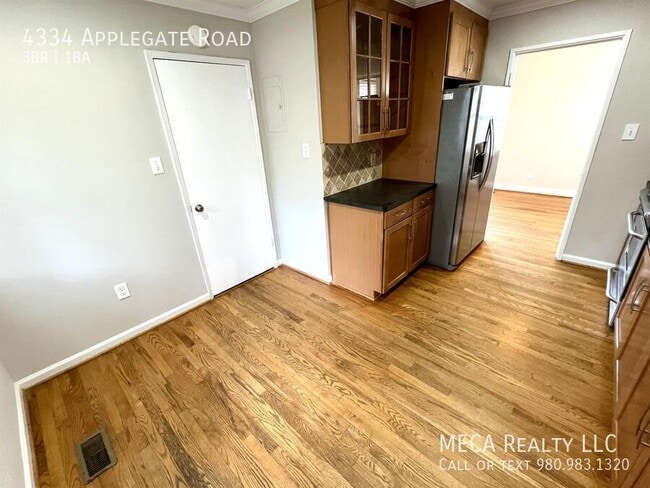 Building Photo - 4334 Applegate Rd