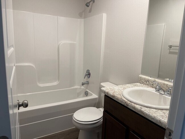 Building Photo - Your Next Home Awaits! | Pre-Leasing a Spacious 4-Bed, 2-Bath Home in Somerset