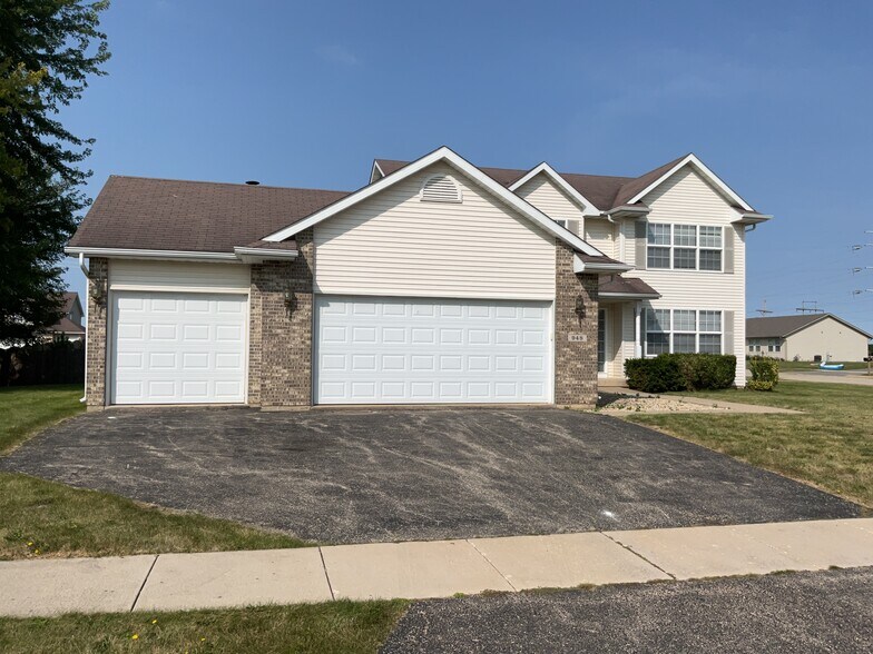 Primary Photo - 948 Bradley Ln