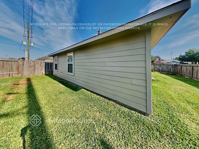 Building Photo - 18822 Dennington Dr