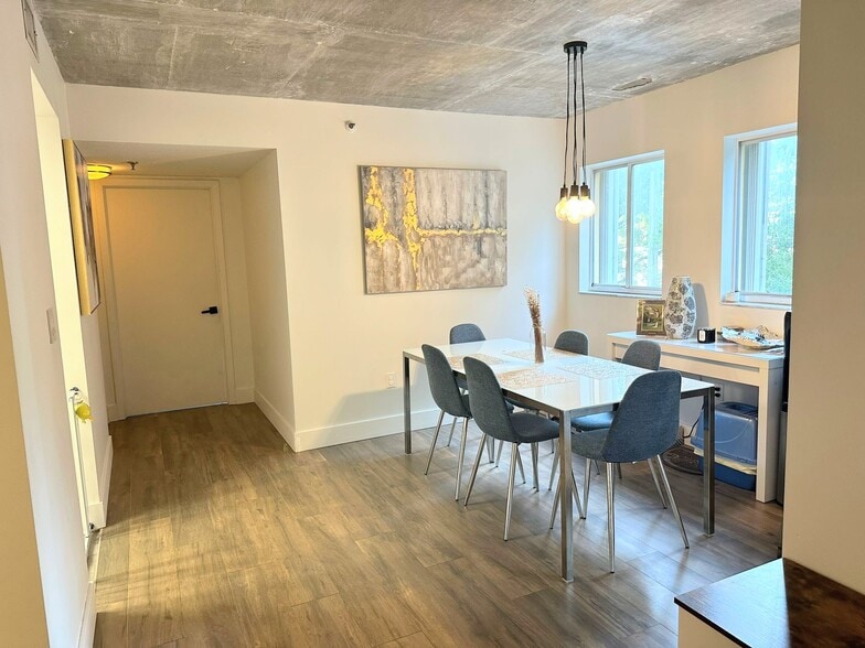 Dining area - 201 NW 7th St