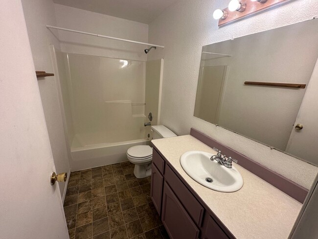 Building Photo - 3 BR Home in Clearwood