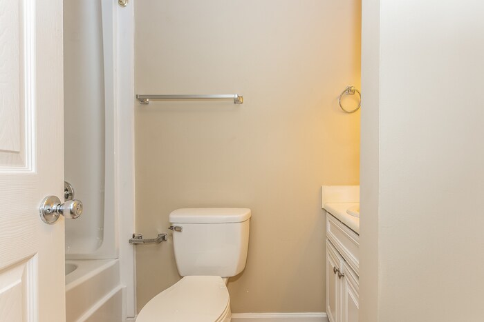 Building Photo - 105 Indian Bluff Dr