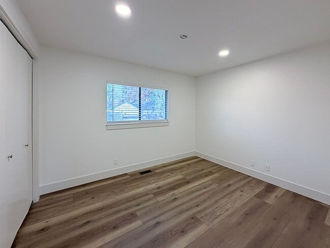 Building Photo - Renovated 4BR/2BA Boise Home – Modern Kitchen, Vaulted Ceilings & Fenced Backyard, Minutes to BSU...