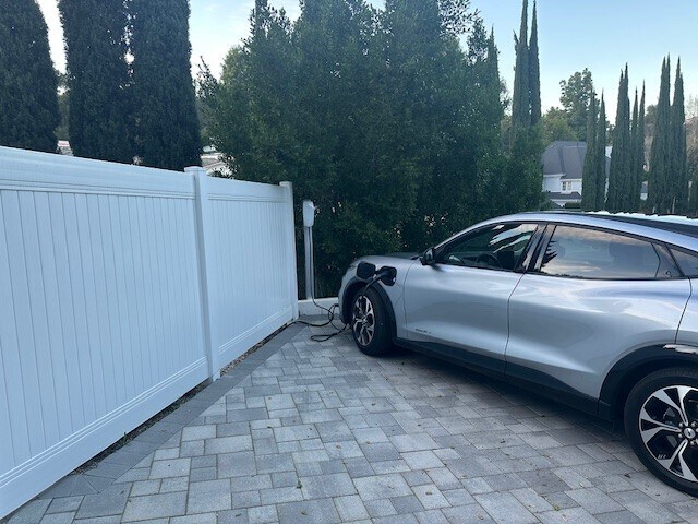 Building Photo - 15752 Royal Ridge Rd