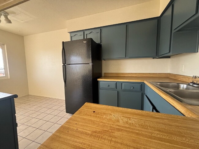Building Photo - 2 Bedroom, 1 Bathroom Home Available Now