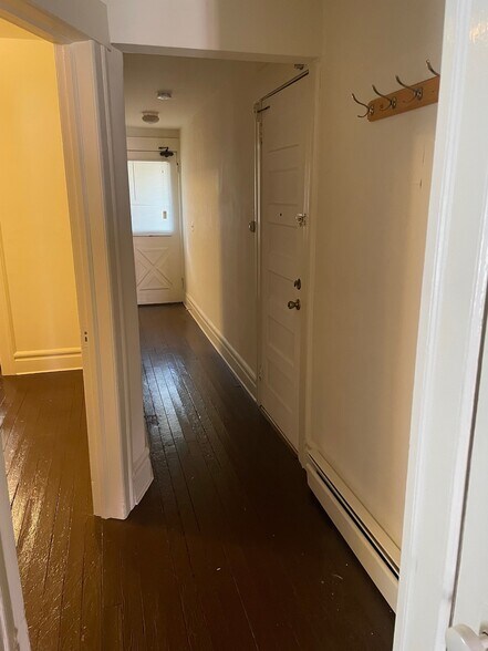 Building Photo - 485 Valley St