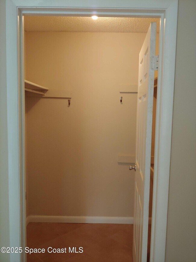 Building Photo - 225 S Tropical Trail