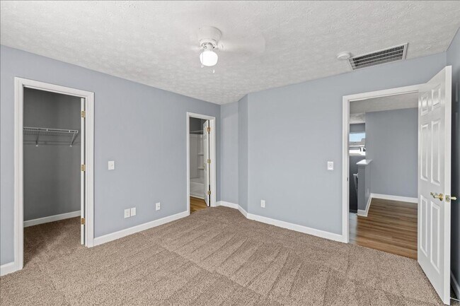 Building Photo - Cross Pointe Business Park***Walking Distance to Costco***2 Bedroom Apartment Promenade Developme...