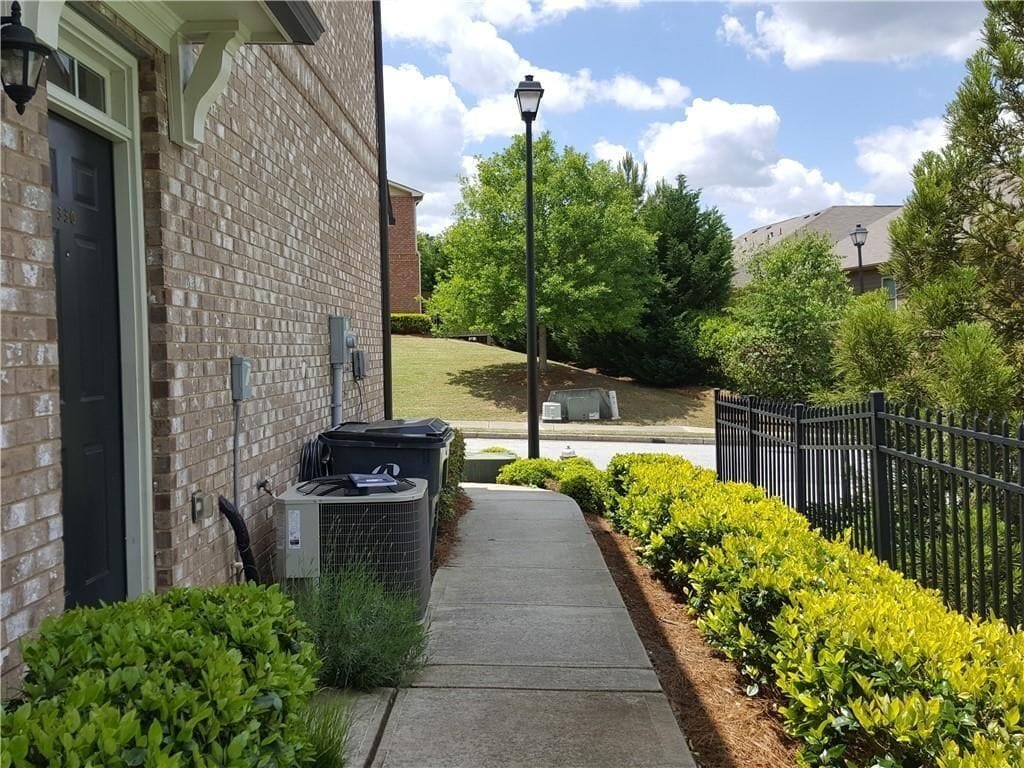 Building Photo - 805 Pleasant Hill Rd