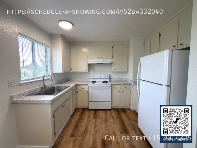 Primary Photo - 102 E Bernal Dr