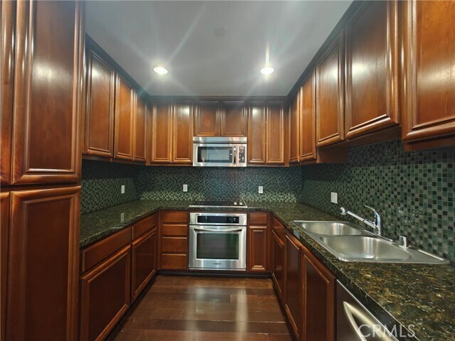 Building Photo - 637 S Fairfax Ave