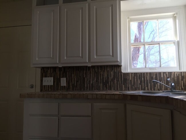 Building Photo - Pre Leasing for Fall 2026!