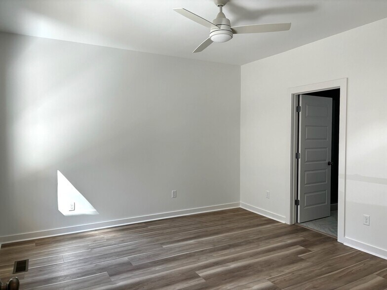 Building Photo - 1414 17th Ave S