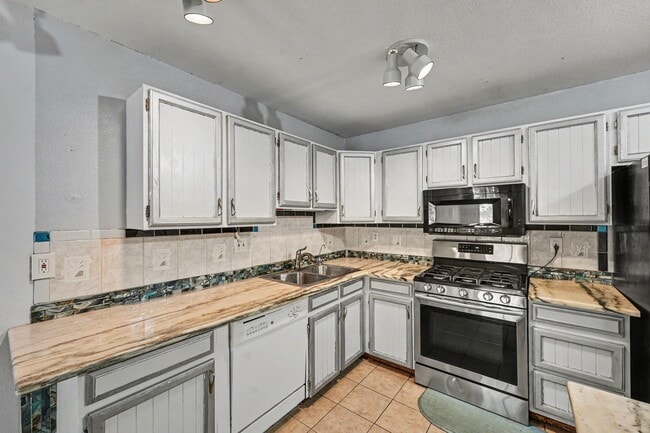 Building Photo - 1511 Seneca Cir