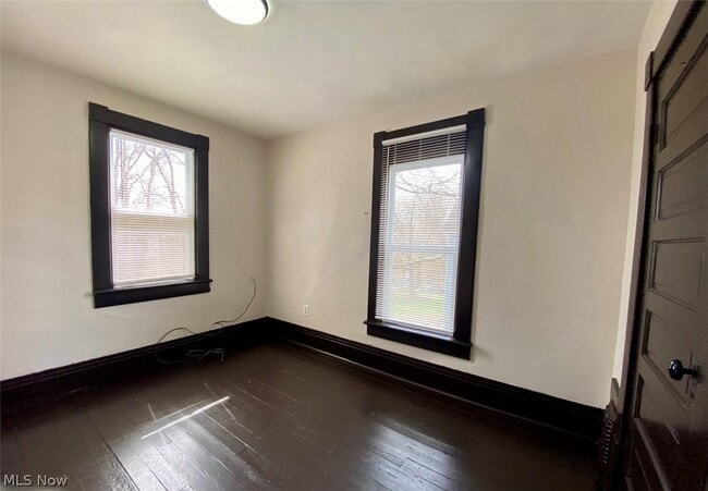 Building Photo - 390 Doyle St