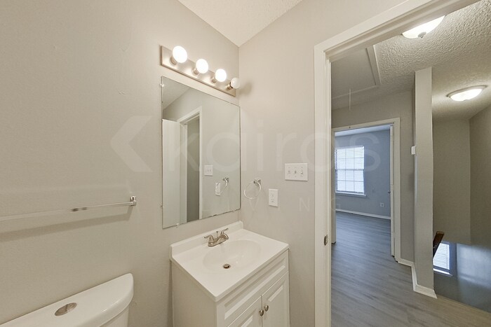 Building Photo - 822 Courtenay Pl