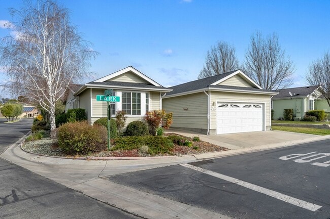 Building Photo - Large 3/2 Home in 55 & Older Community