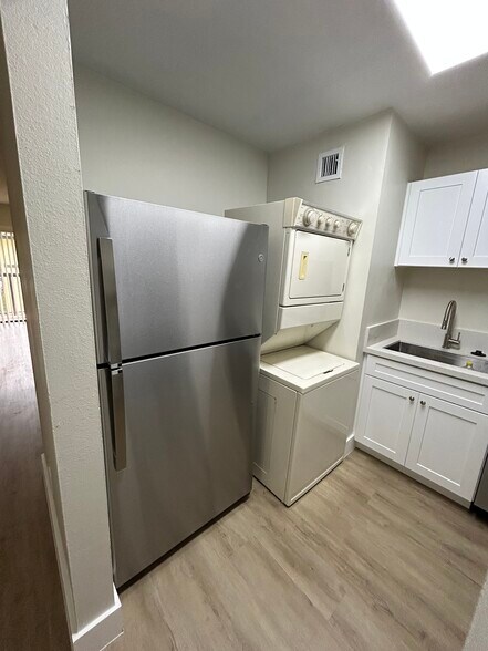 Building Photo - 7975 SW 86th St