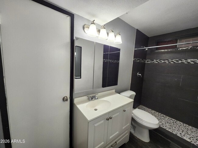 Building Photo - 5025 W Vernon Ave