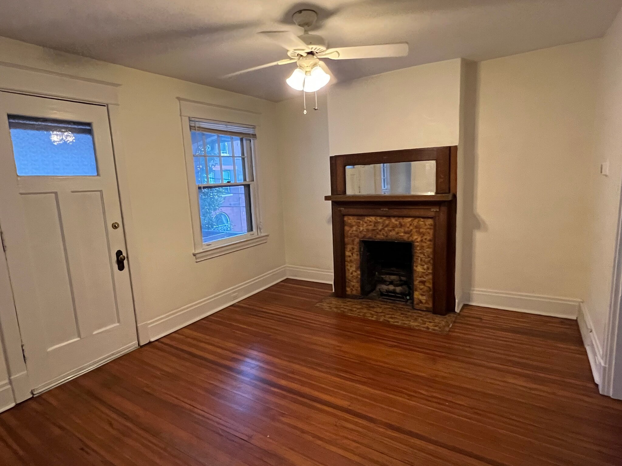 Living room - 1613 Buena Vista St