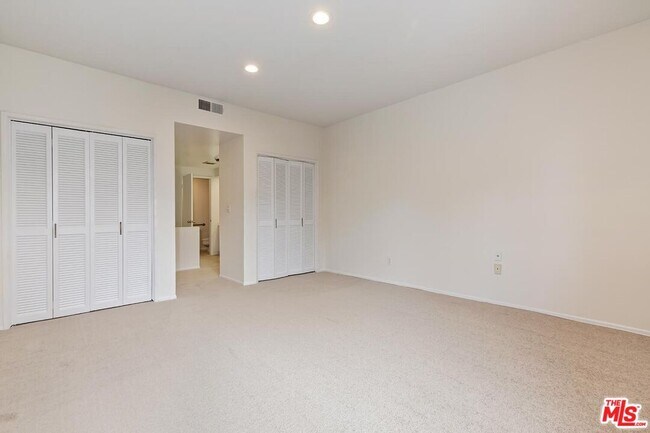Building Photo - 1201 S Roxbury Dr
