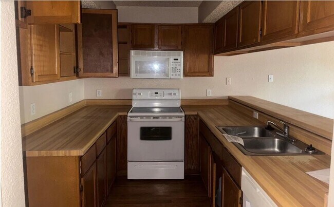 Building Photo - 6108 Abrams Rd