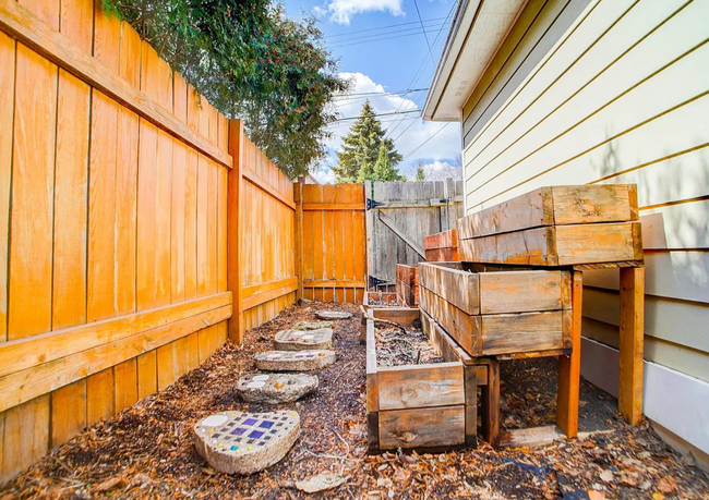 Building Photo - Perfect 5BR Home in Uptown!