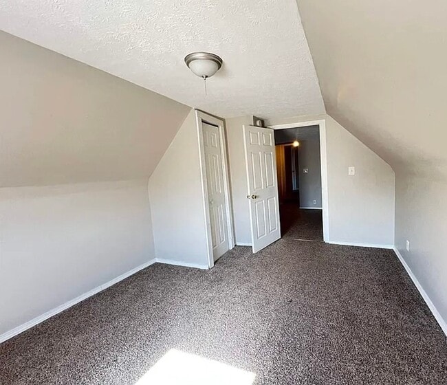 Building Photo - Welcome to our charming 1 bedroom