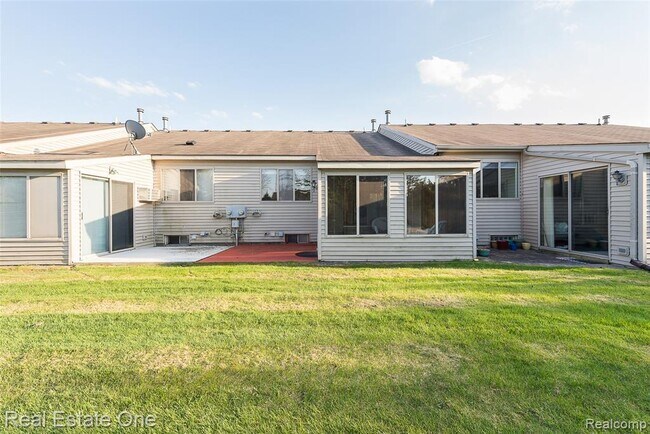 Building Photo - 61960 Arlington 116 3