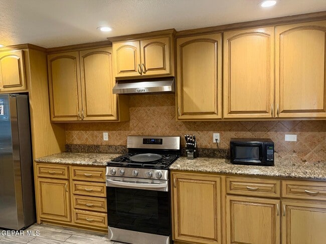 Building Photo - 4921 Vista Grande Cir