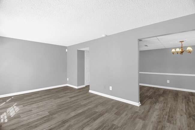 Building Photo - Stunning 3 bedroom, 2 1/2 bathroom End Tow...