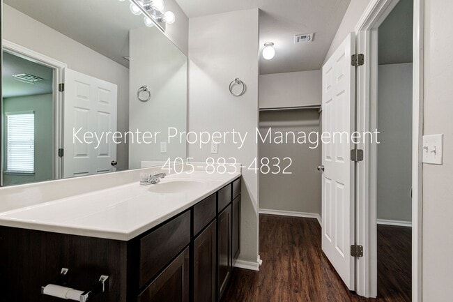 Building Photo - Gorgeous 3 Bed 2 Bath in Moore/SE OKC