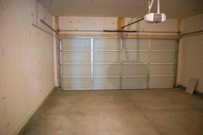 Building Photo - 3007 San Jenaro Dr