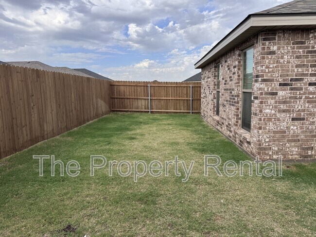 Building Photo - 520 Thicket Dr