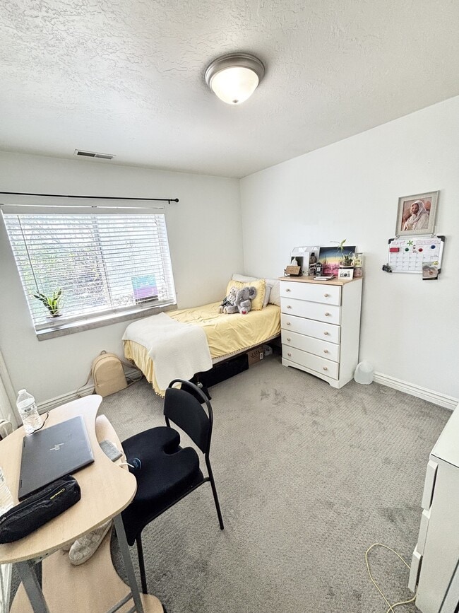 Building Photo - 1533 N 550 W