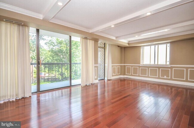 Primary Photo - 1401 N Rhodes St