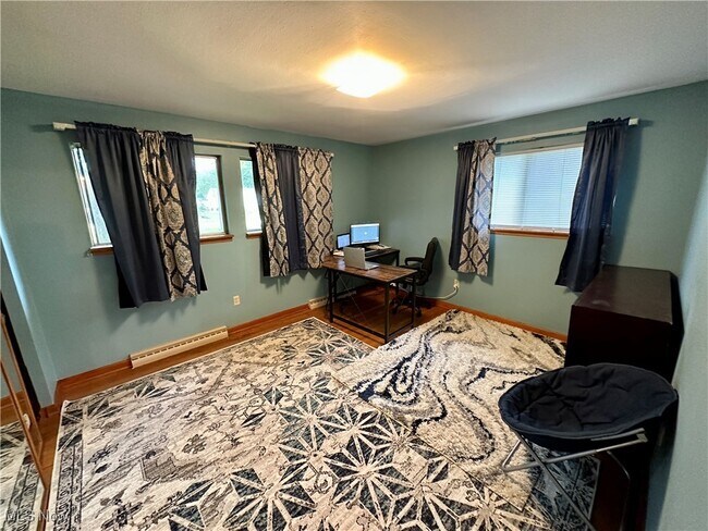 Building Photo - 1370 W Vine St