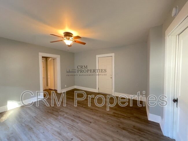 Building Photo - 611 N Main St