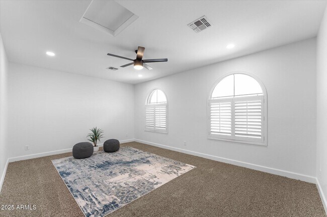 Building Photo - 3557 S Halsted Ct