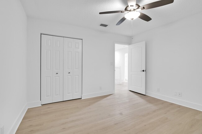 Building Photo - 8608 Vía Giula