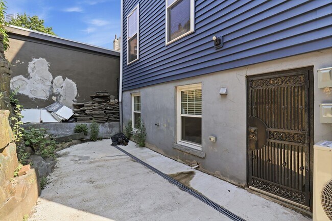 Building Photo - 461 Pavonia Ave
