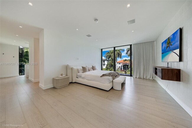 Building Photo - 420 N Hibiscus Dr