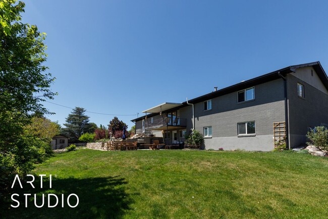 Building Photo - 983 Westwood Dr