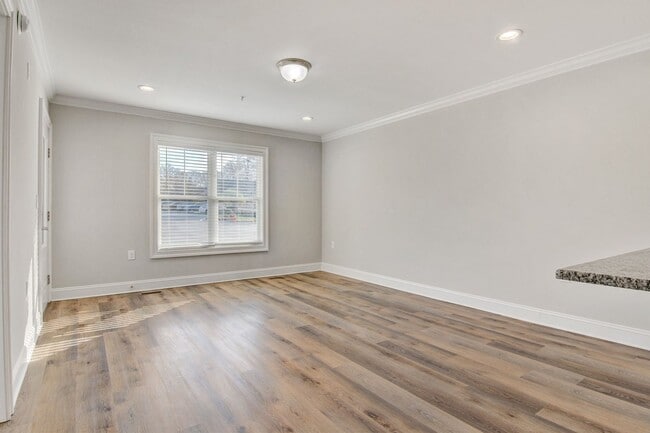 Building Photo - Modern 2-Bed, 2-Bath Single-Level Townhome in Conover – Pet-Friendly Community!