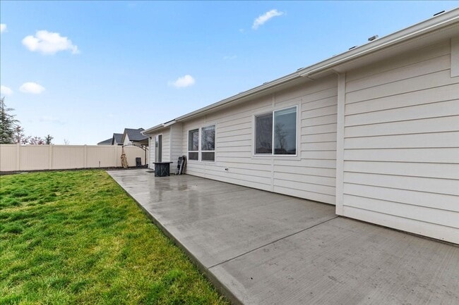 Building Photo - Single level 4bd/2ba/3 car garage Home in North Meridian