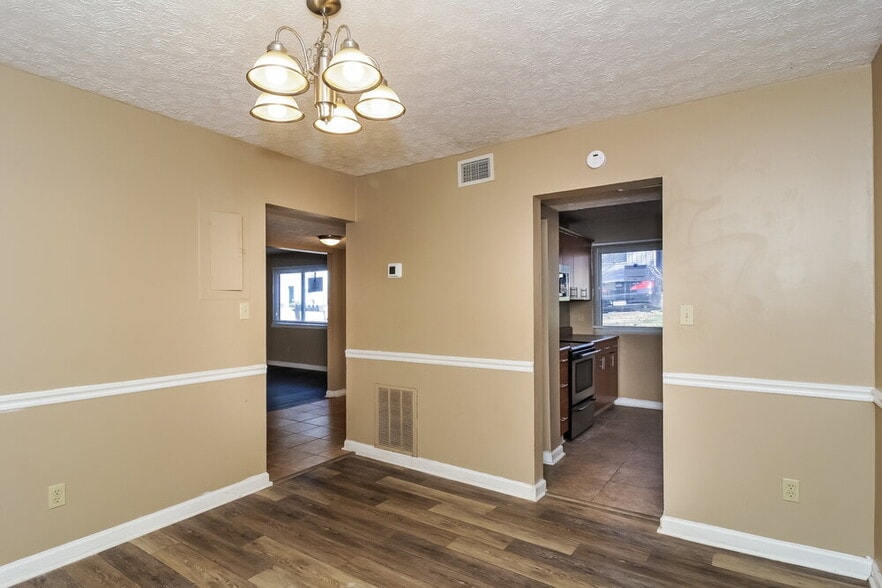 Building Photo - 972 Pine Hollow Rd