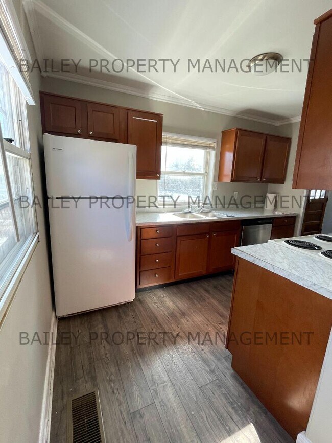 Building Photo - 1661 Richmond Dr