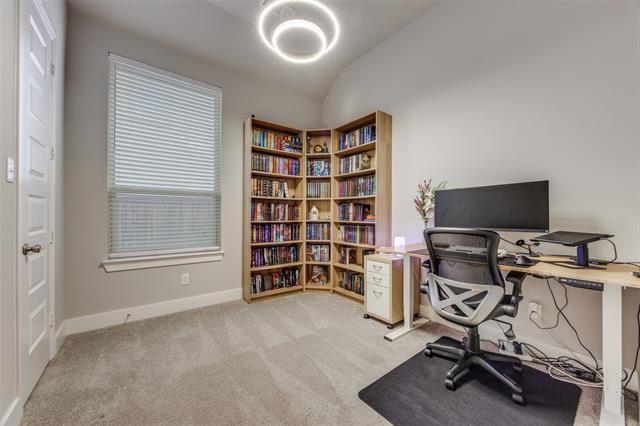 Building Photo - 817 Markham Dr