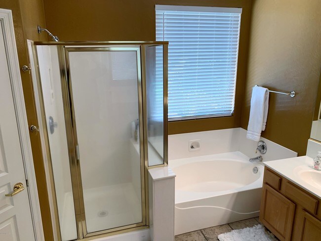 Building Photo - 4365 N Sunset Cliff Dr